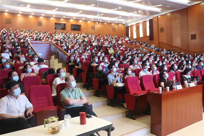 論壇現(xiàn)場(chǎng)2.jpg 論壇現(xiàn)場(chǎng)2.jpg