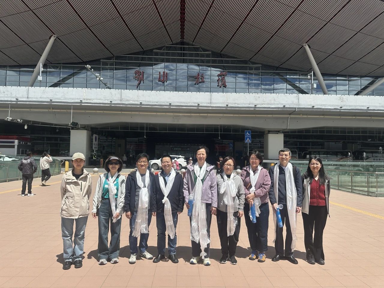 援藏丨北大口腔專(zhuān)家團(tuán)赴藏講學(xué)、手術(shù)、看望援藏專(zhuān)家